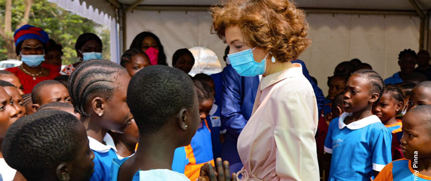 visite de la DG de l’Unesco à l’école publique bilingue de Bastos